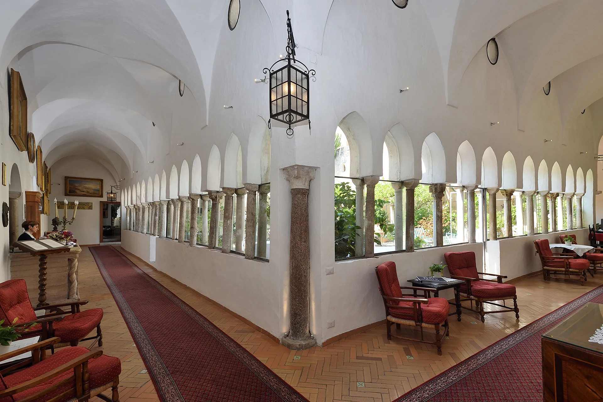 Il chiostro storico dell'Hotel Luna Convento